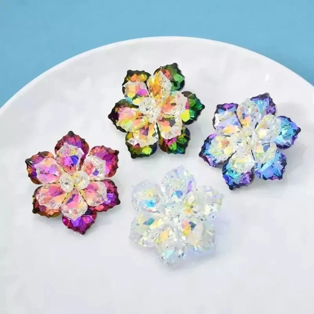 VQ Flower Brooch - Picture 3 of 9